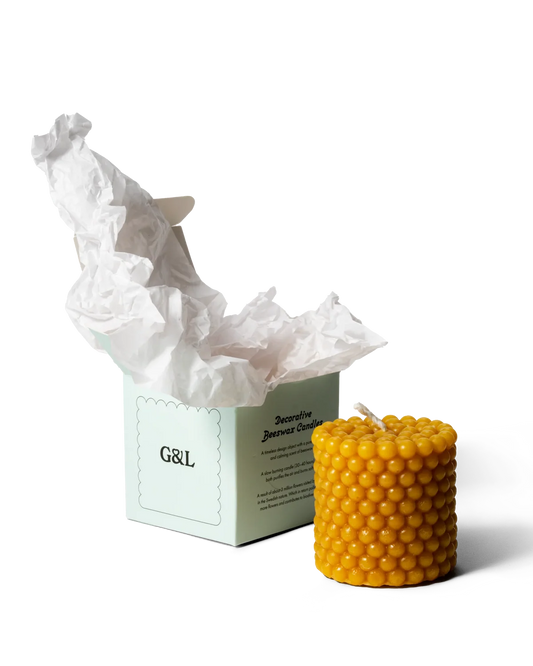 Bivaxljus "Pollen"-Ett handgjort ljus som sprider värme, doft och omtanke